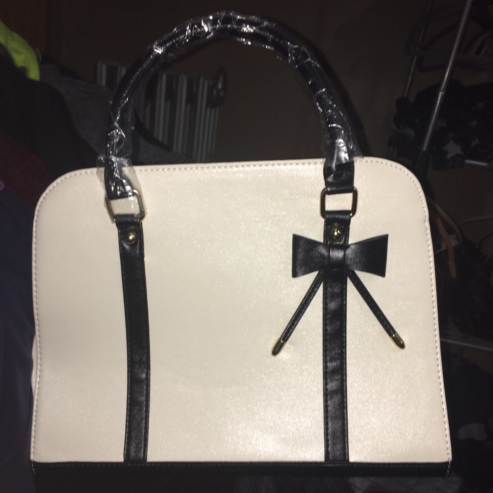 Purse with black bow